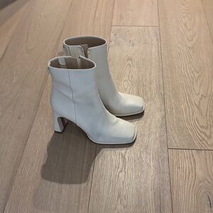 Sam Edelman Elegant White Ankle Boots